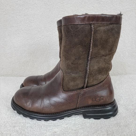 Ugg Women's Brooks Brown Leather Shearling Mid Calf Waterproof Winter Boots Sz 9 - Picture 2 of 16